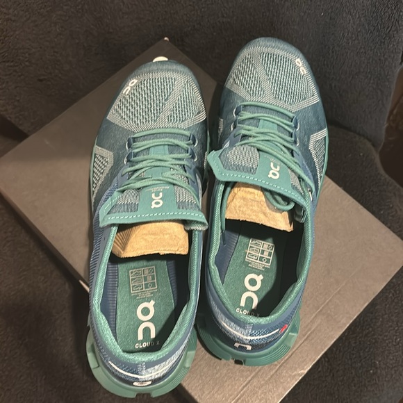 NIB ON Cloud X Shoes - Picture 3 of 4